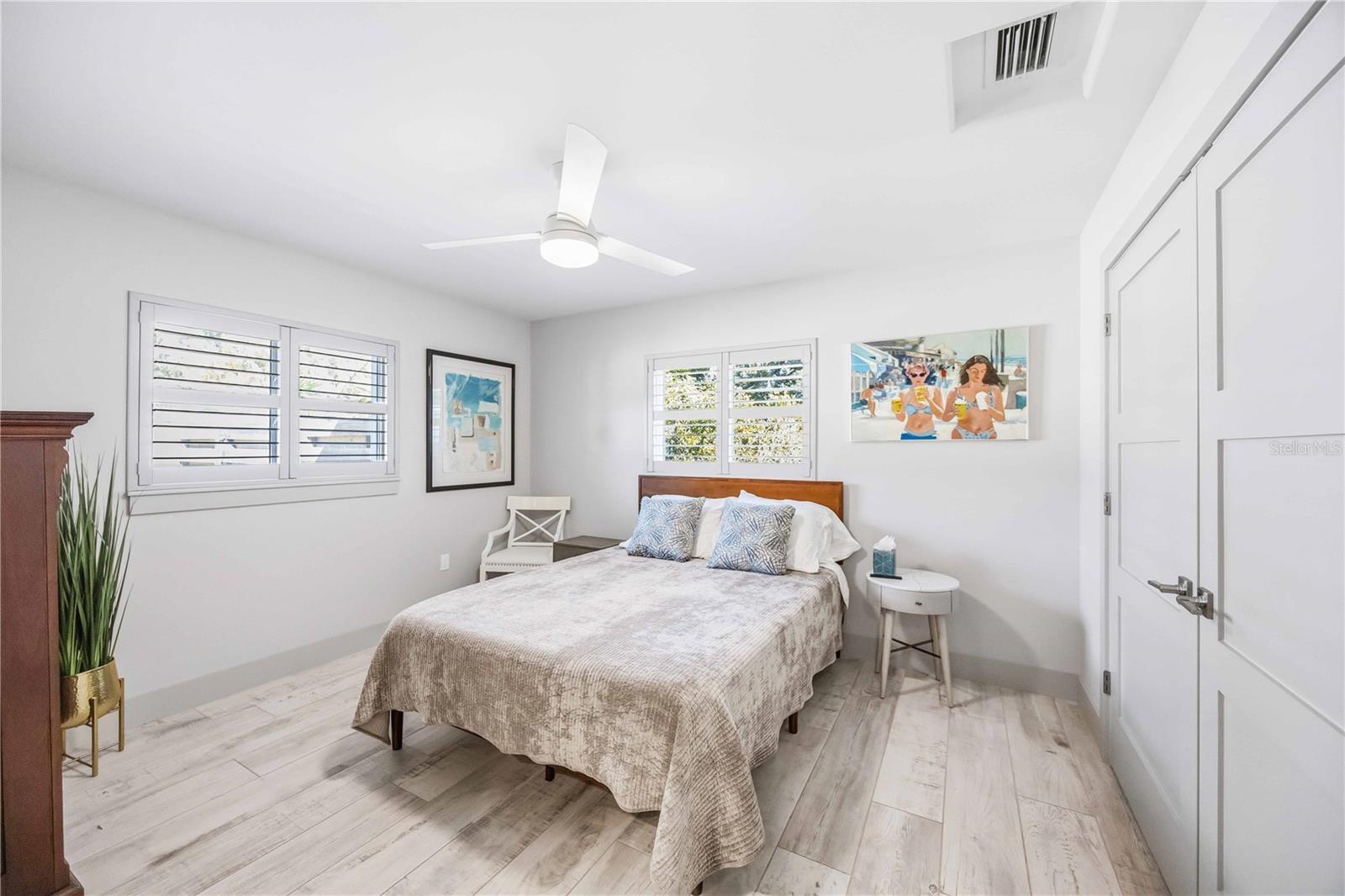 Image 23 of 48 For 2117 Riviera Drive