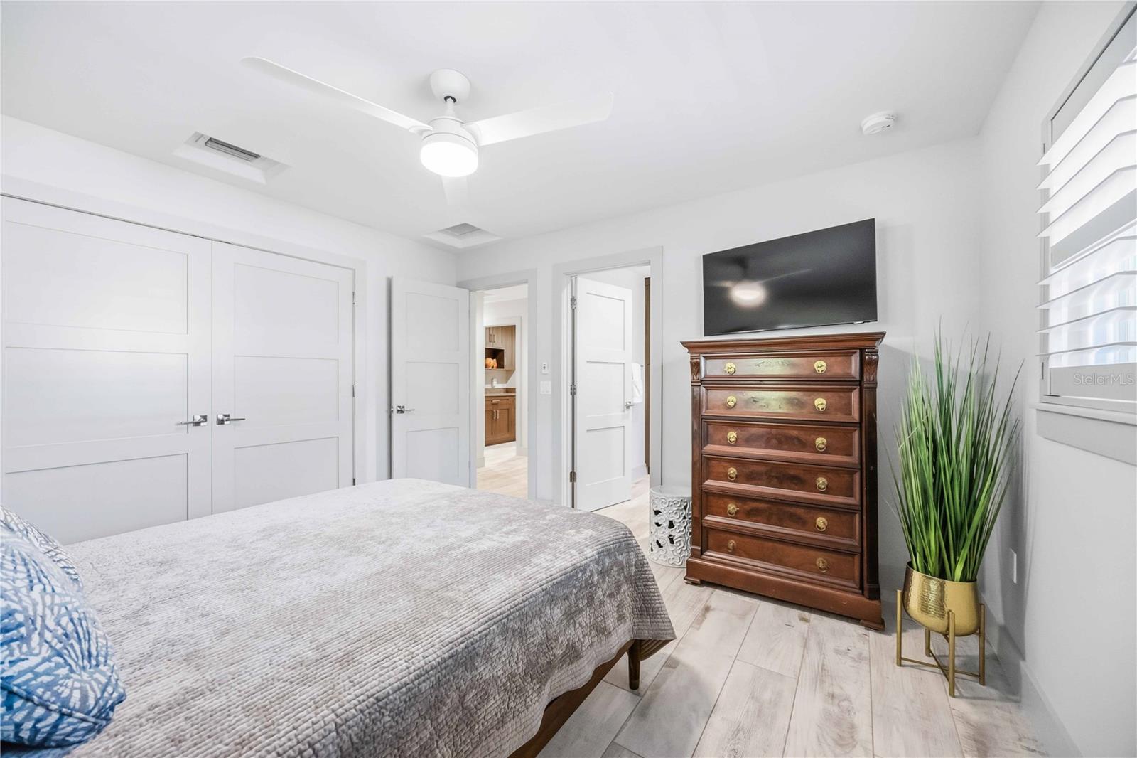 Image 25 of 48 For 2117 Riviera Drive