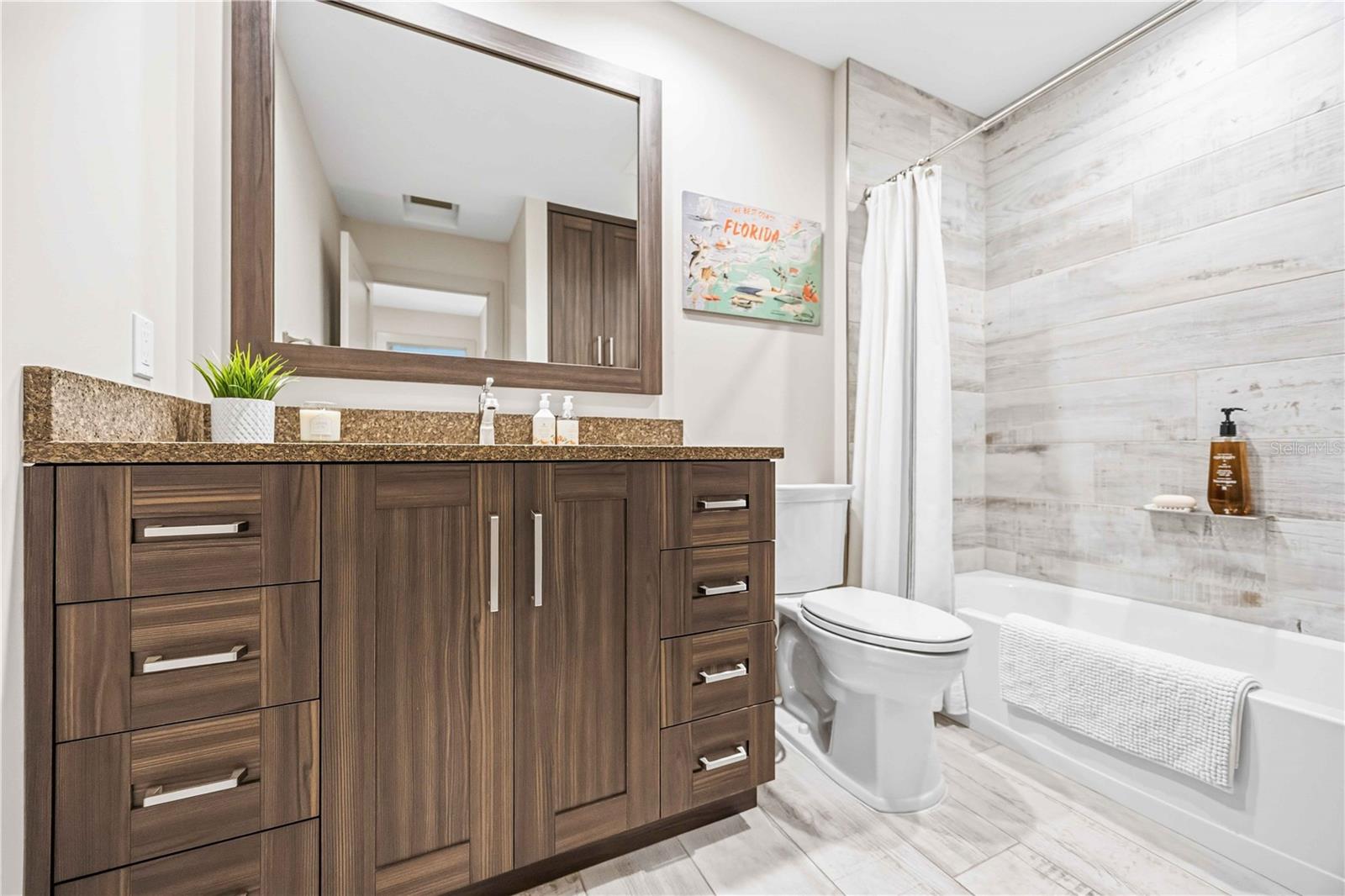 Image 29 of 48 For 2117 Riviera Drive