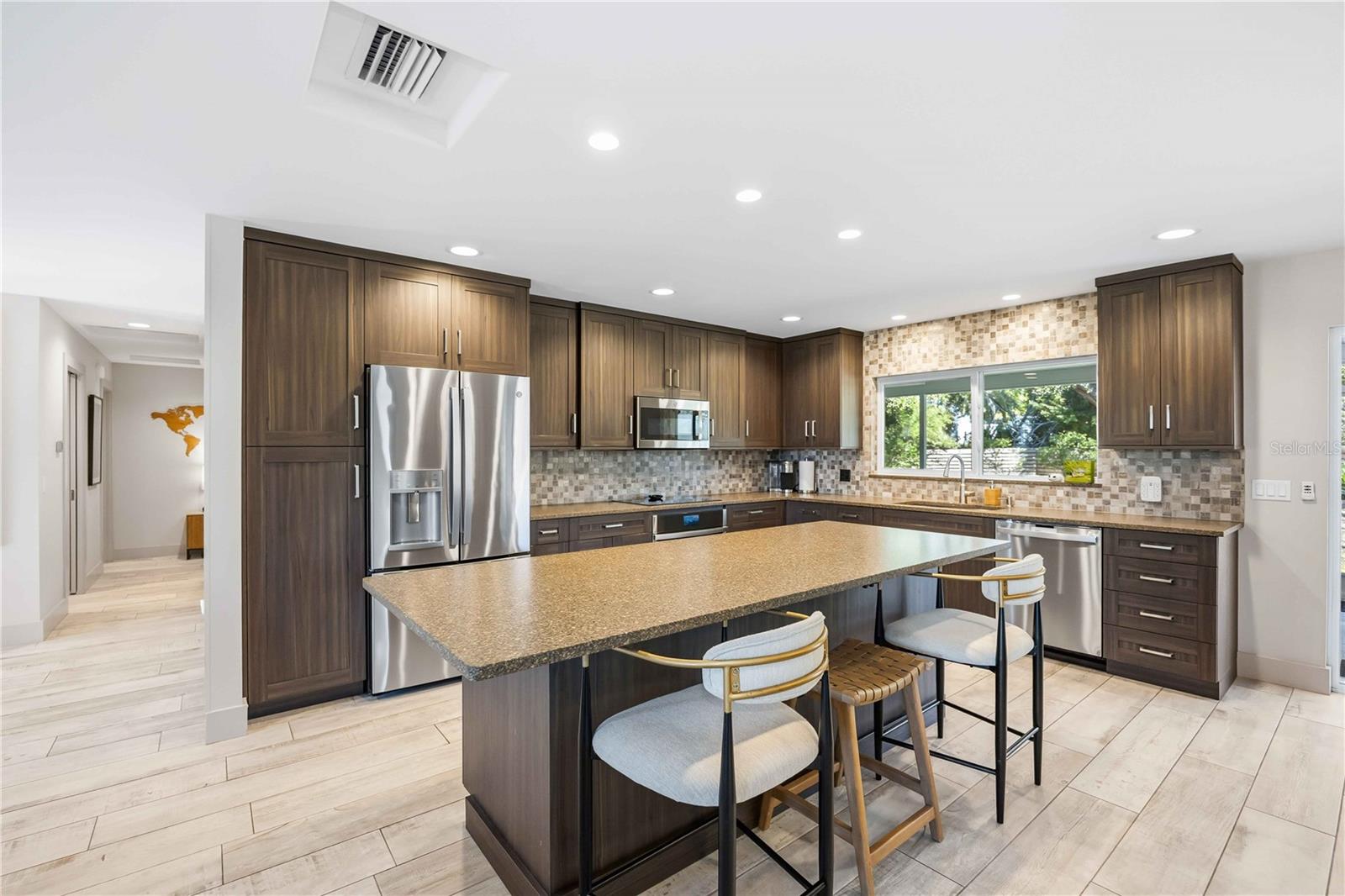 Image 7 of 48 For 2117 Riviera Drive