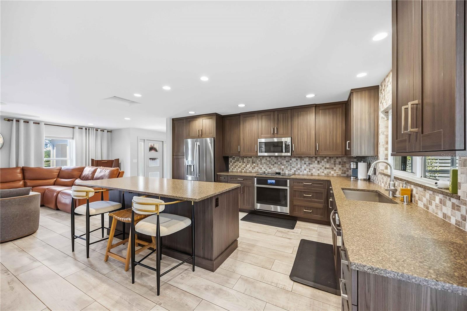 Image 9 of 48 For 2117 Riviera Drive