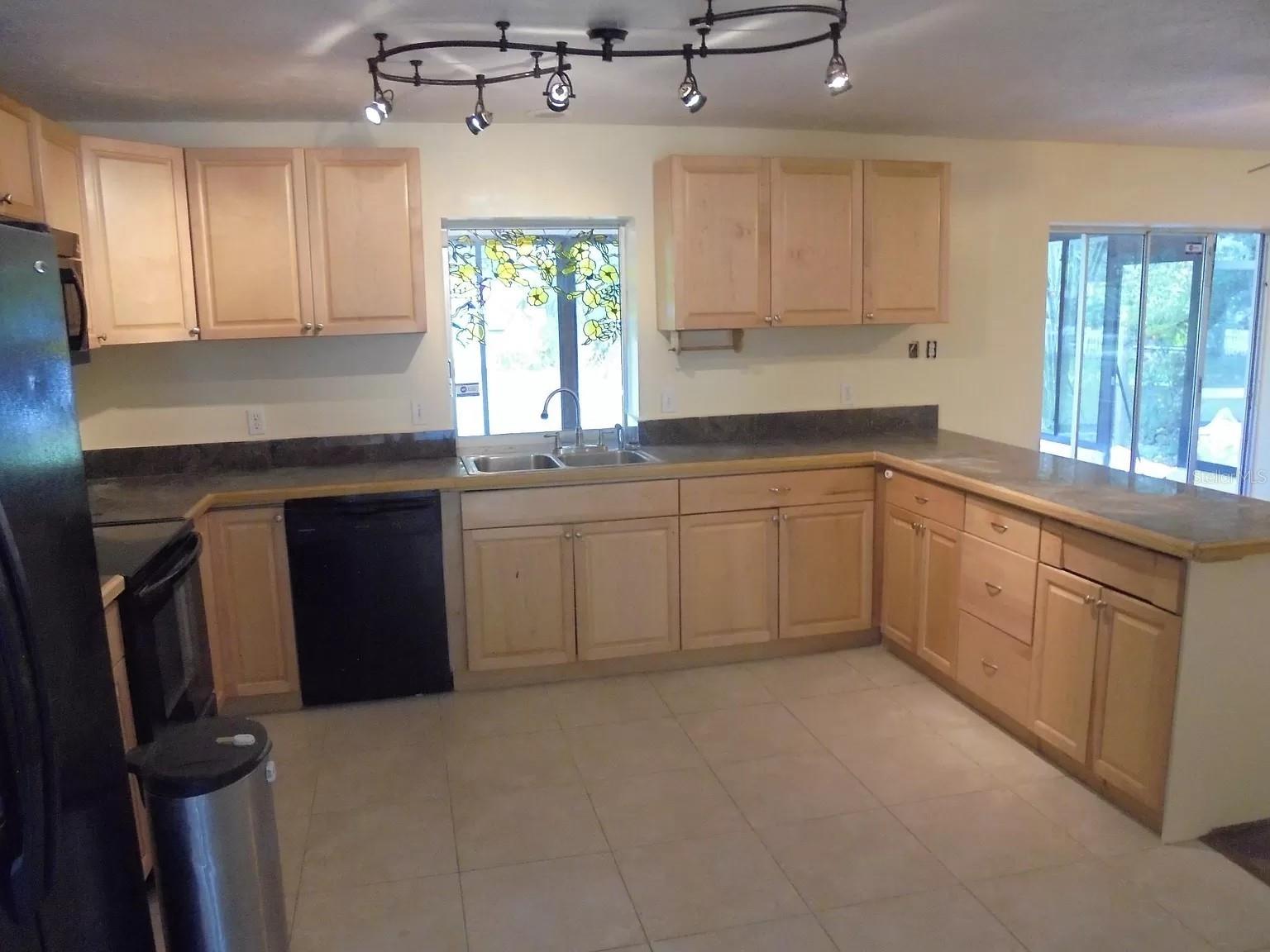 Image 4 of 8 For 5033 Lords Avenue