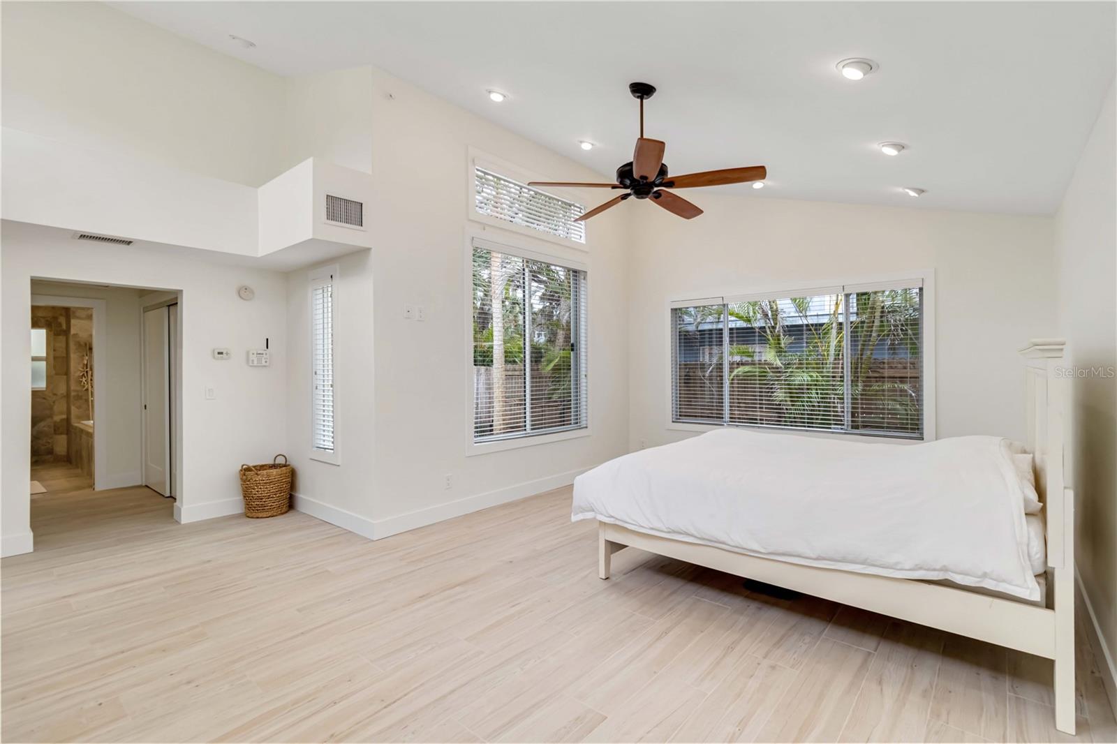 Image 22 of 42 For 5107 Saint Albans Avenue