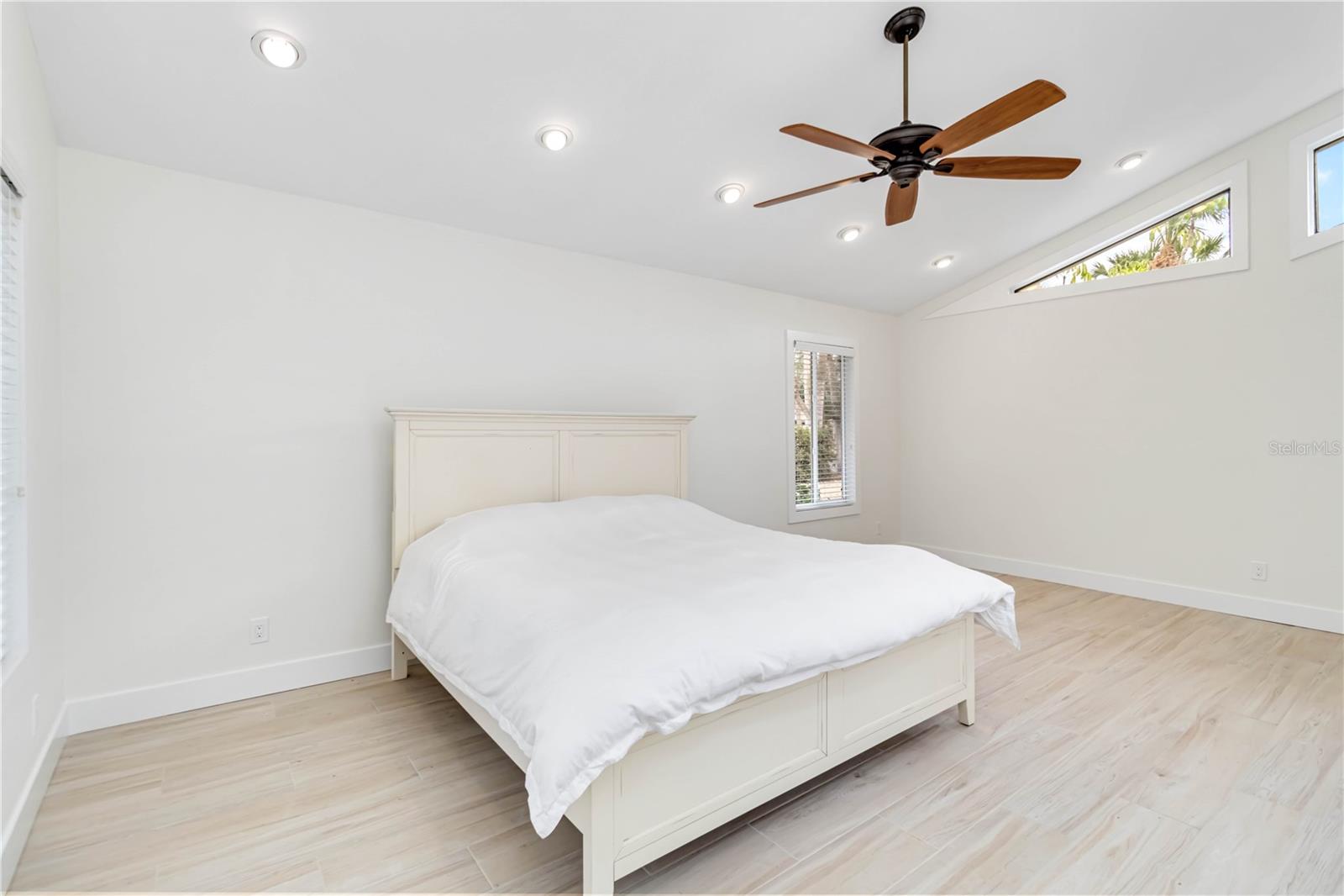 Image 23 of 42 For 5107 Saint Albans Avenue