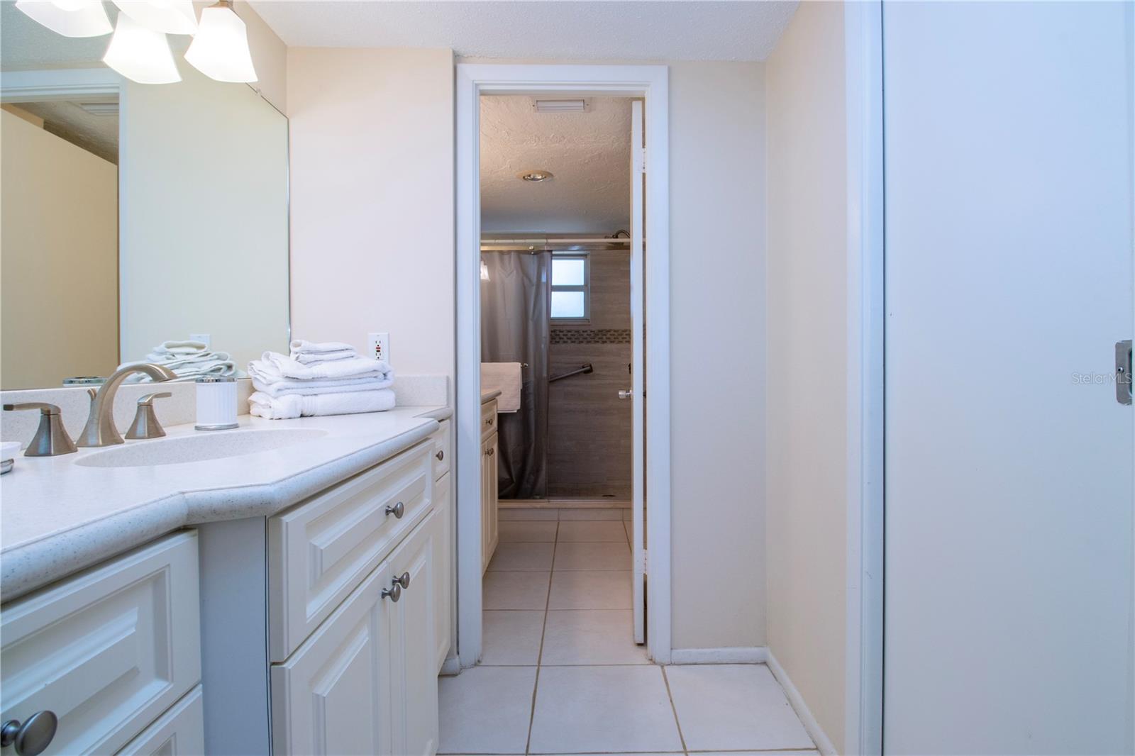 Image 19 of 50 For 6300 Midnight Pass Road 110