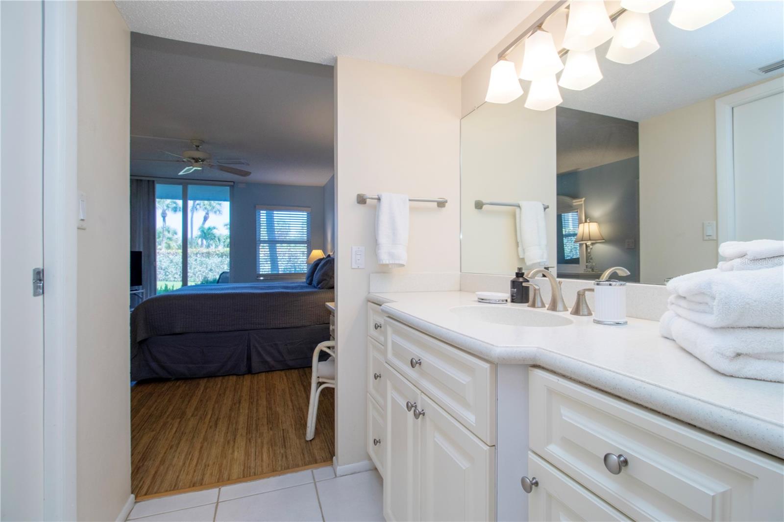 Image 20 of 50 For 6300 Midnight Pass Road 110