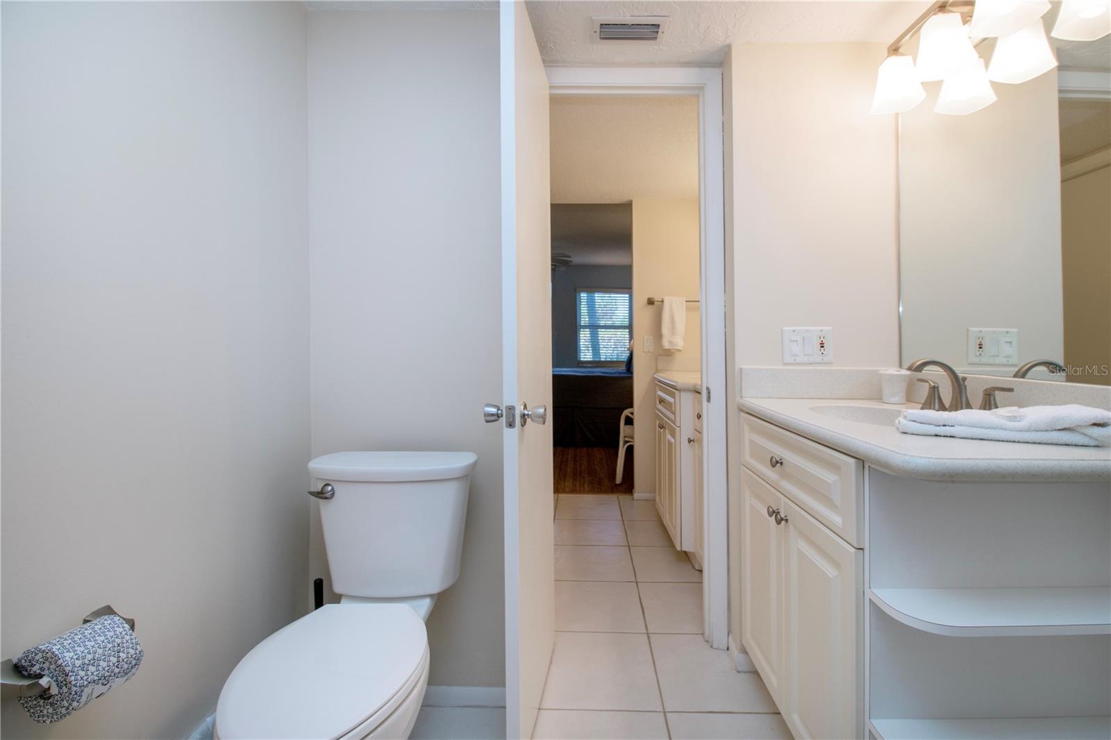 Image 23 of 50 For 6300 Midnight Pass Road 110