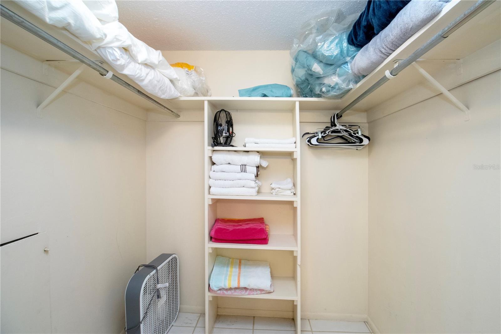 Image 24 of 50 For 6300 Midnight Pass Road 110