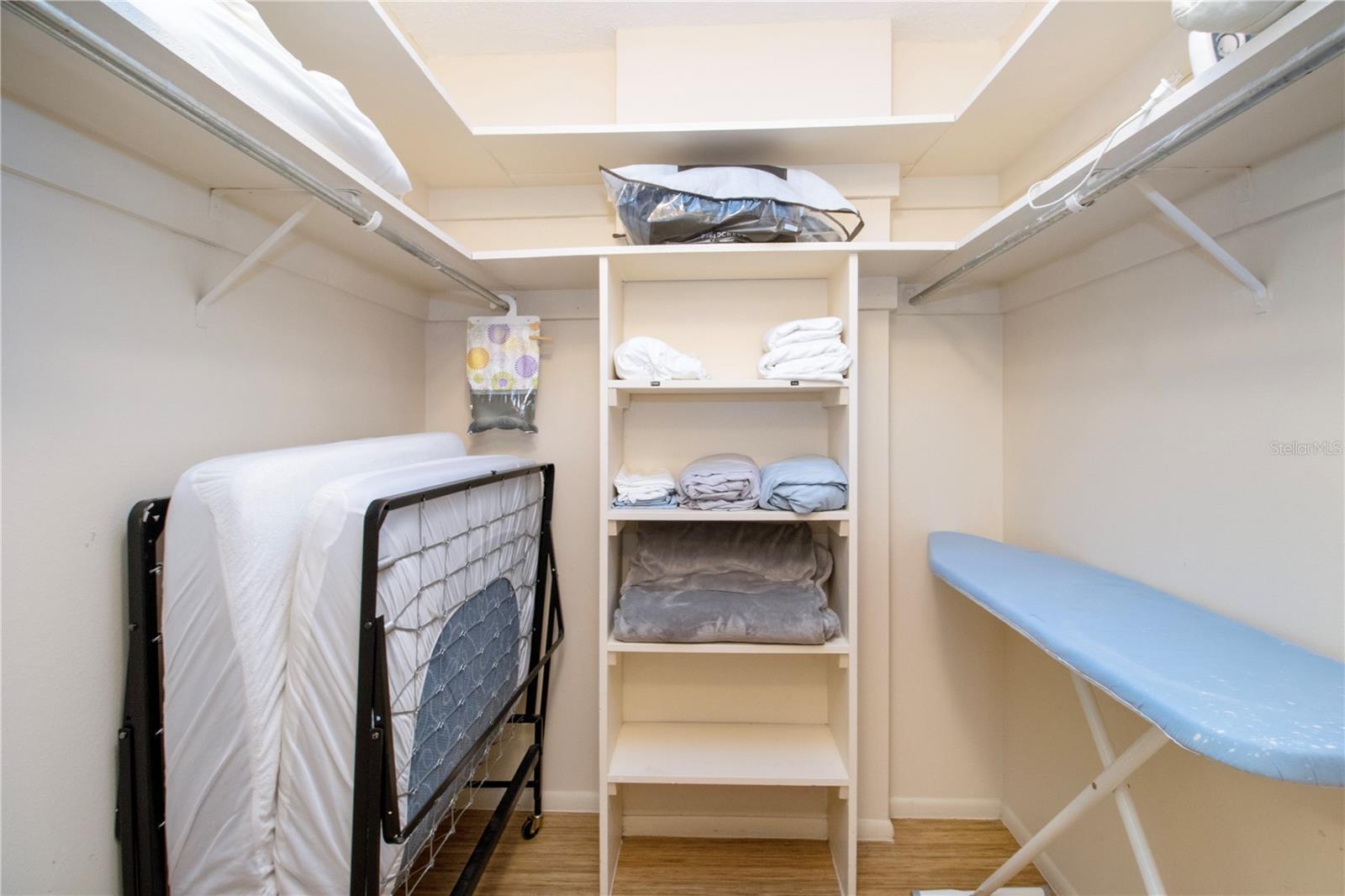 Image 32 of 50 For 6300 Midnight Pass Road 110