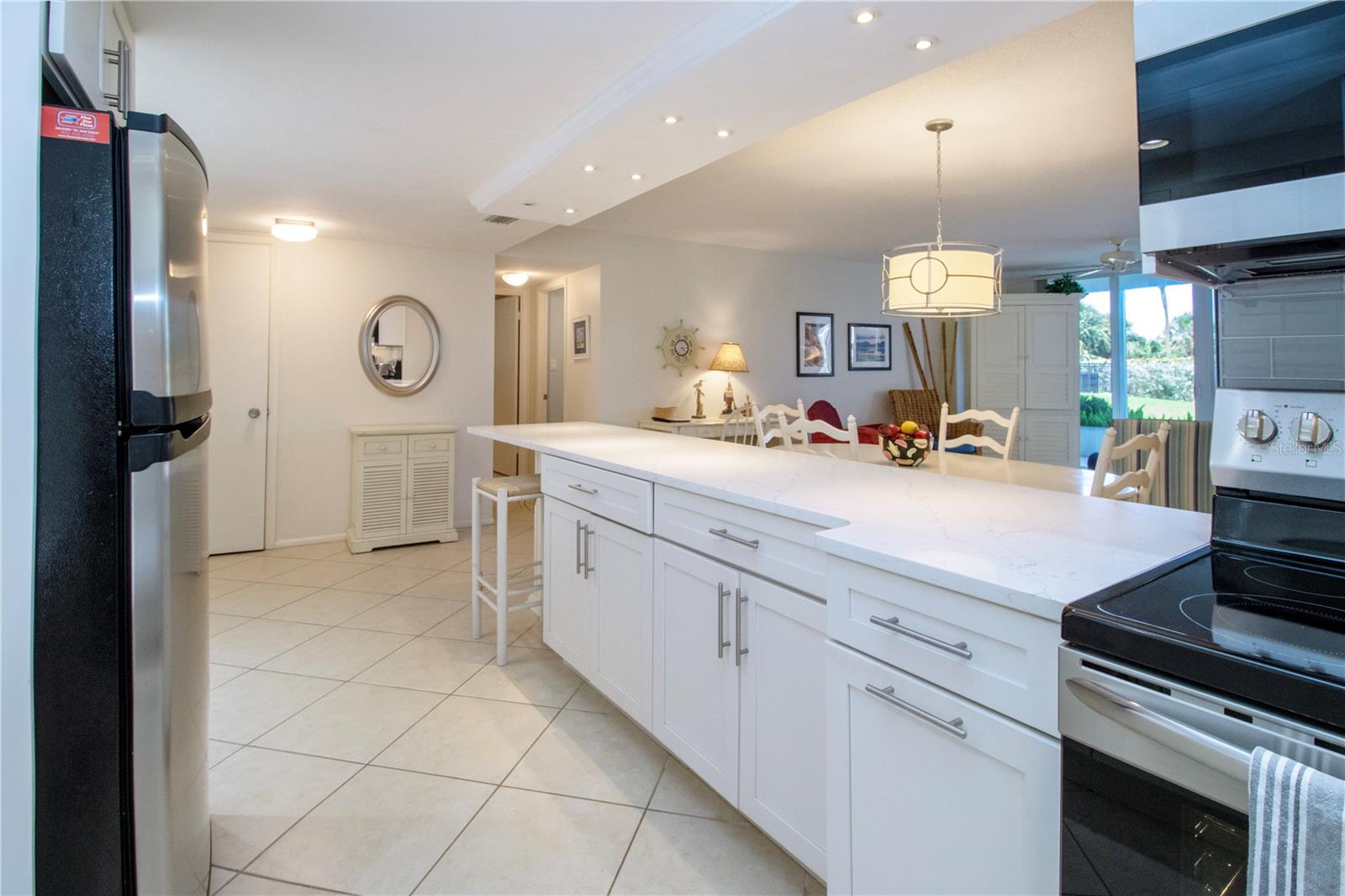 Image 5 of 50 For 6300 Midnight Pass Road 110