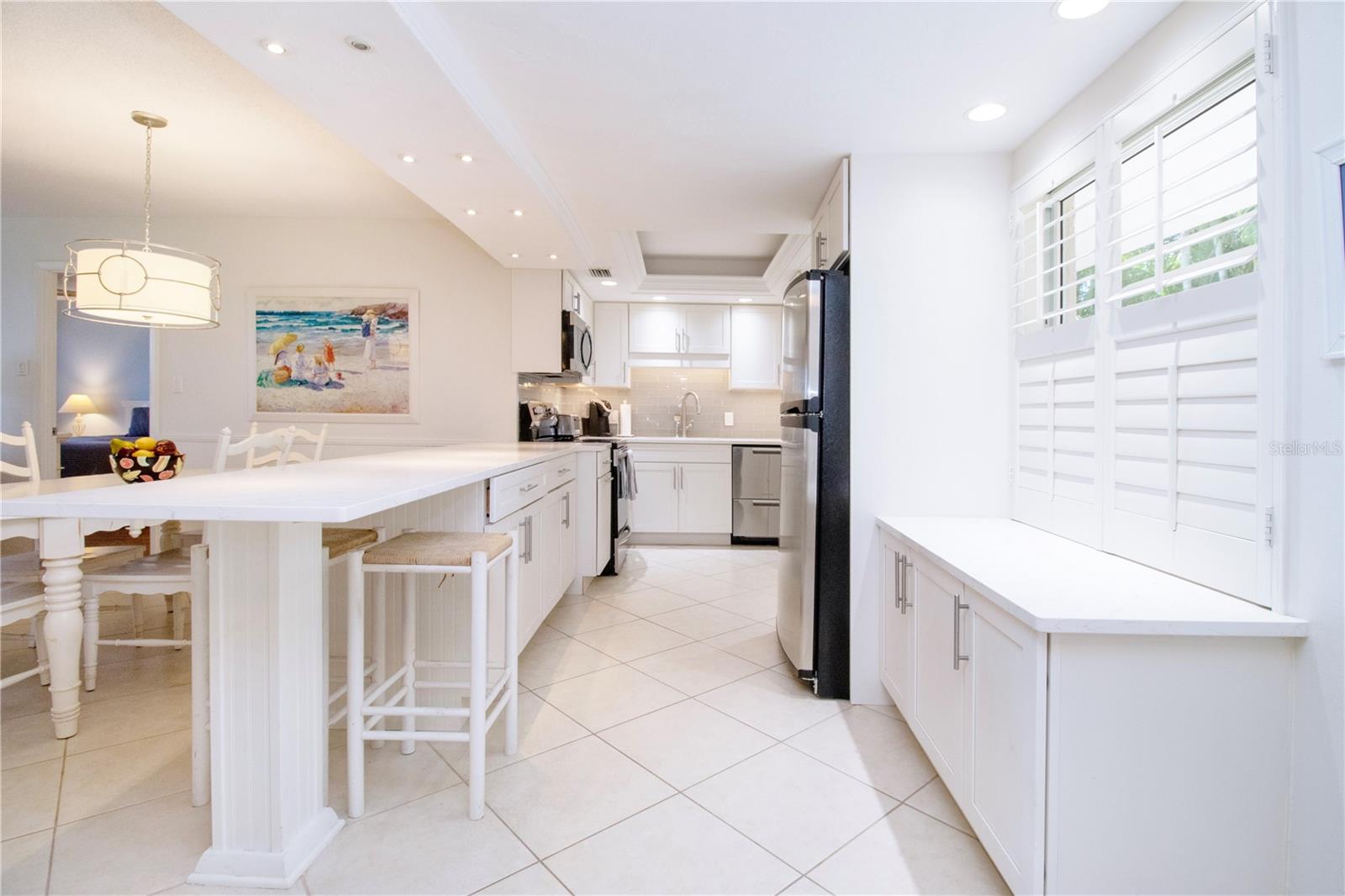 Image 8 of 50 For 6300 Midnight Pass Road 110