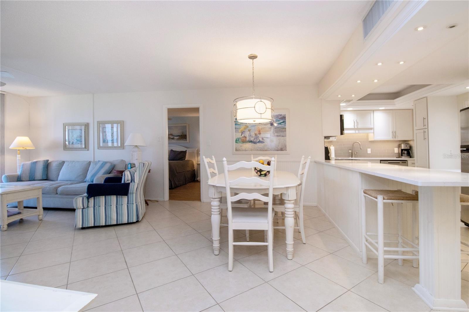 Image 9 of 50 For 6300 Midnight Pass Road 110