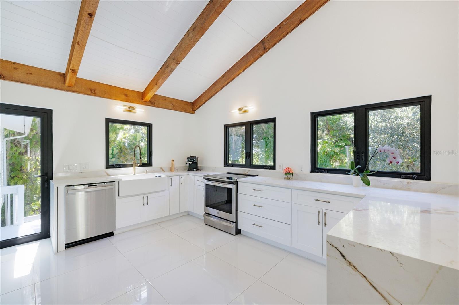 Image 14 of 83 For 19481-483 River Road