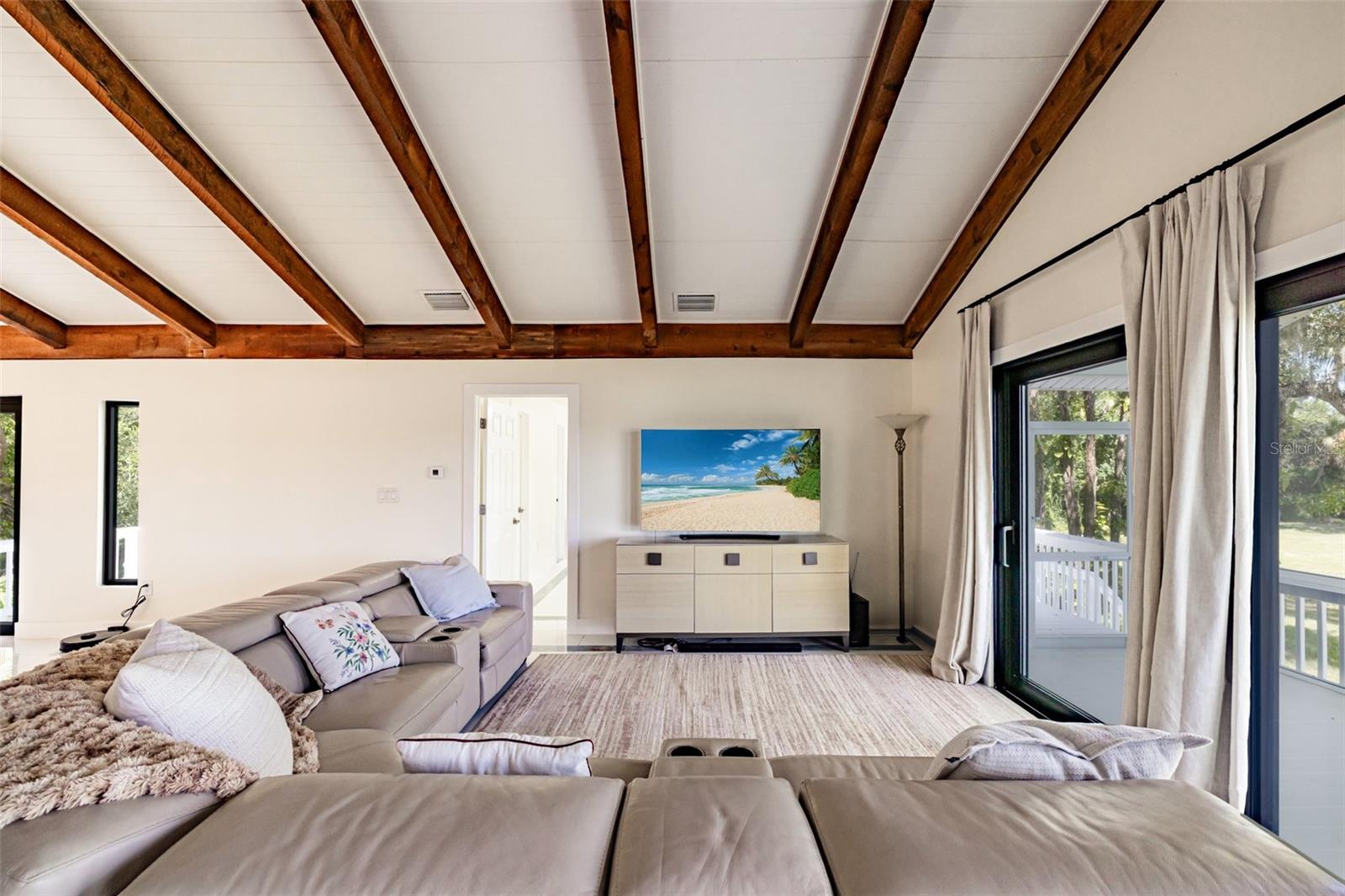 Image 23 of 83 For 19481-483 River Road