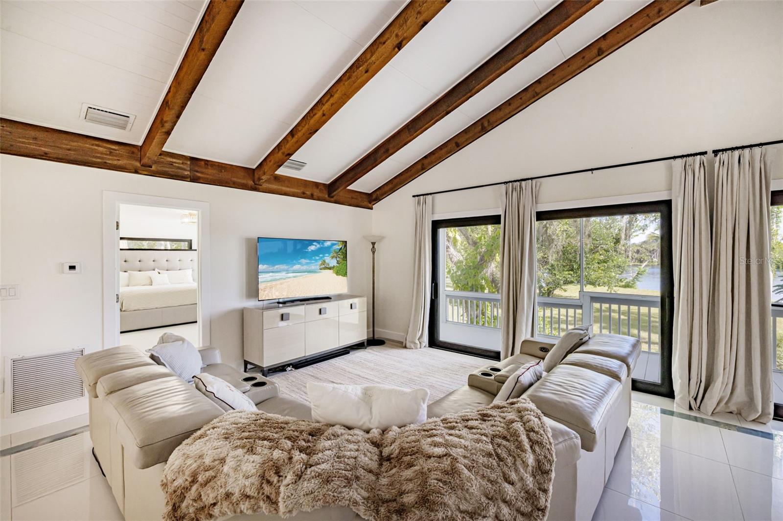 Image 24 of 83 For 19481-483 River Road