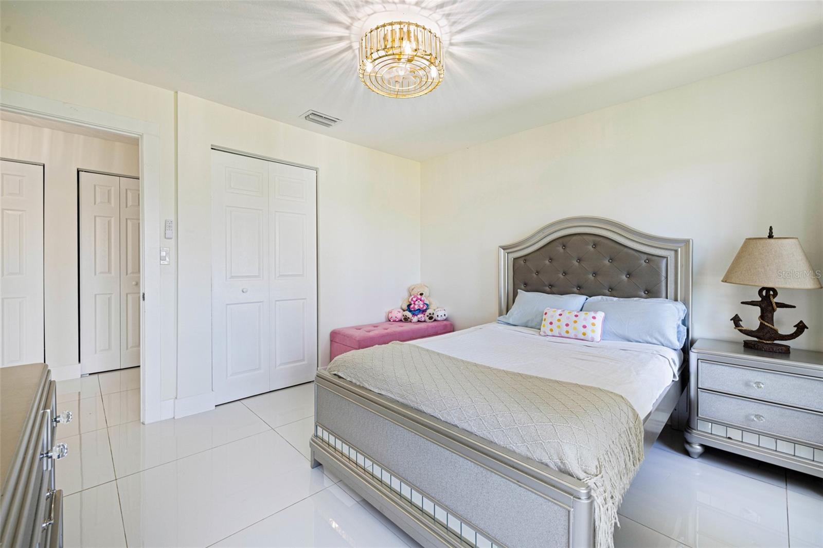 Image 31 of 83 For 19481-483 River Road