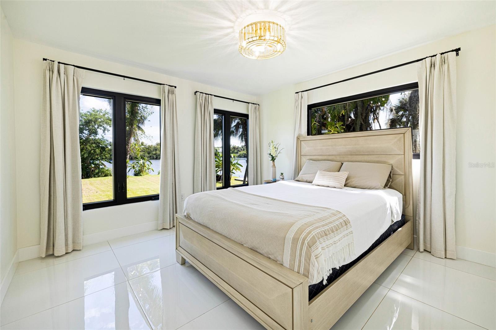 Image 32 of 83 For 19481-483 River Road