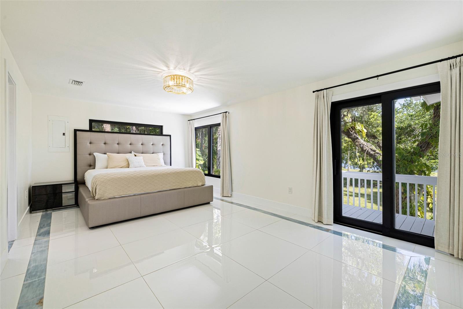 Image 34 of 83 For 19481-483 River Road