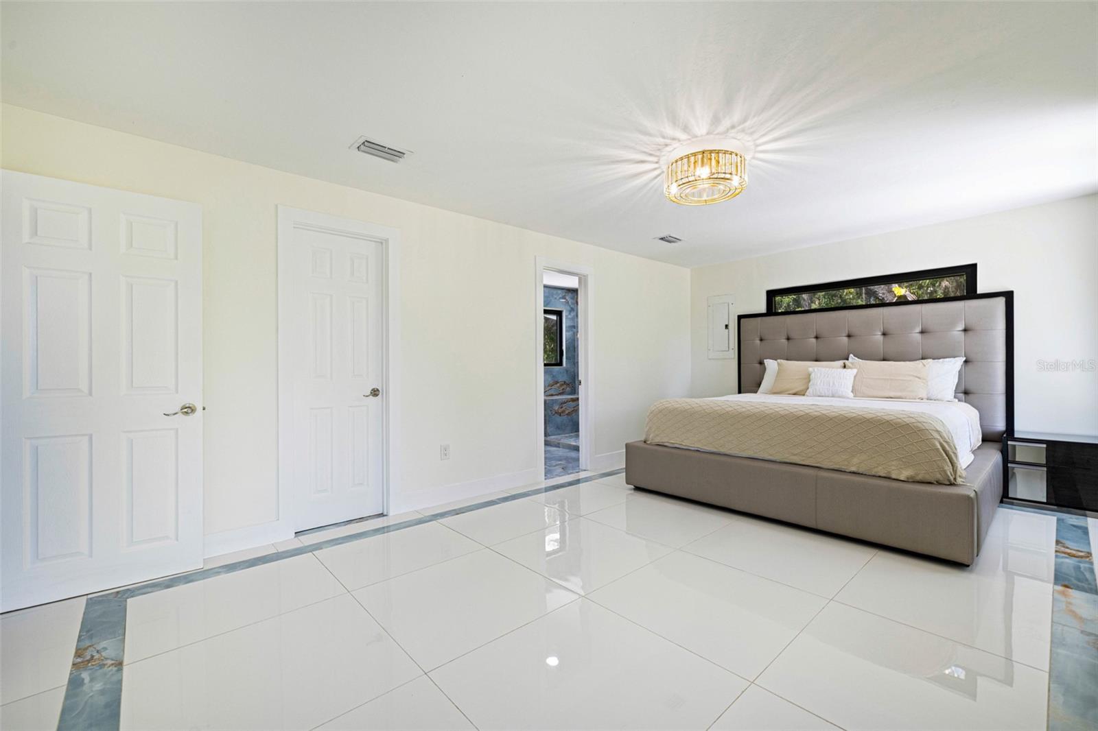 Image 35 of 83 For 19481-483 River Road