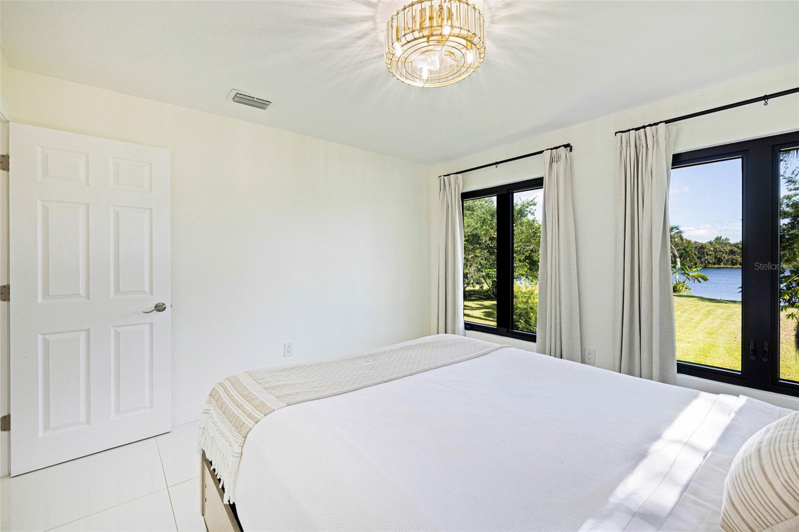 Image 36 of 83 For 19481-483 River Road