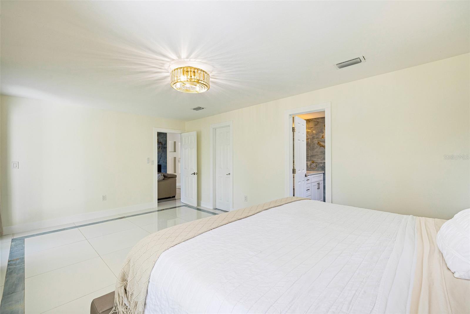 Image 37 of 83 For 19481-483 River Road