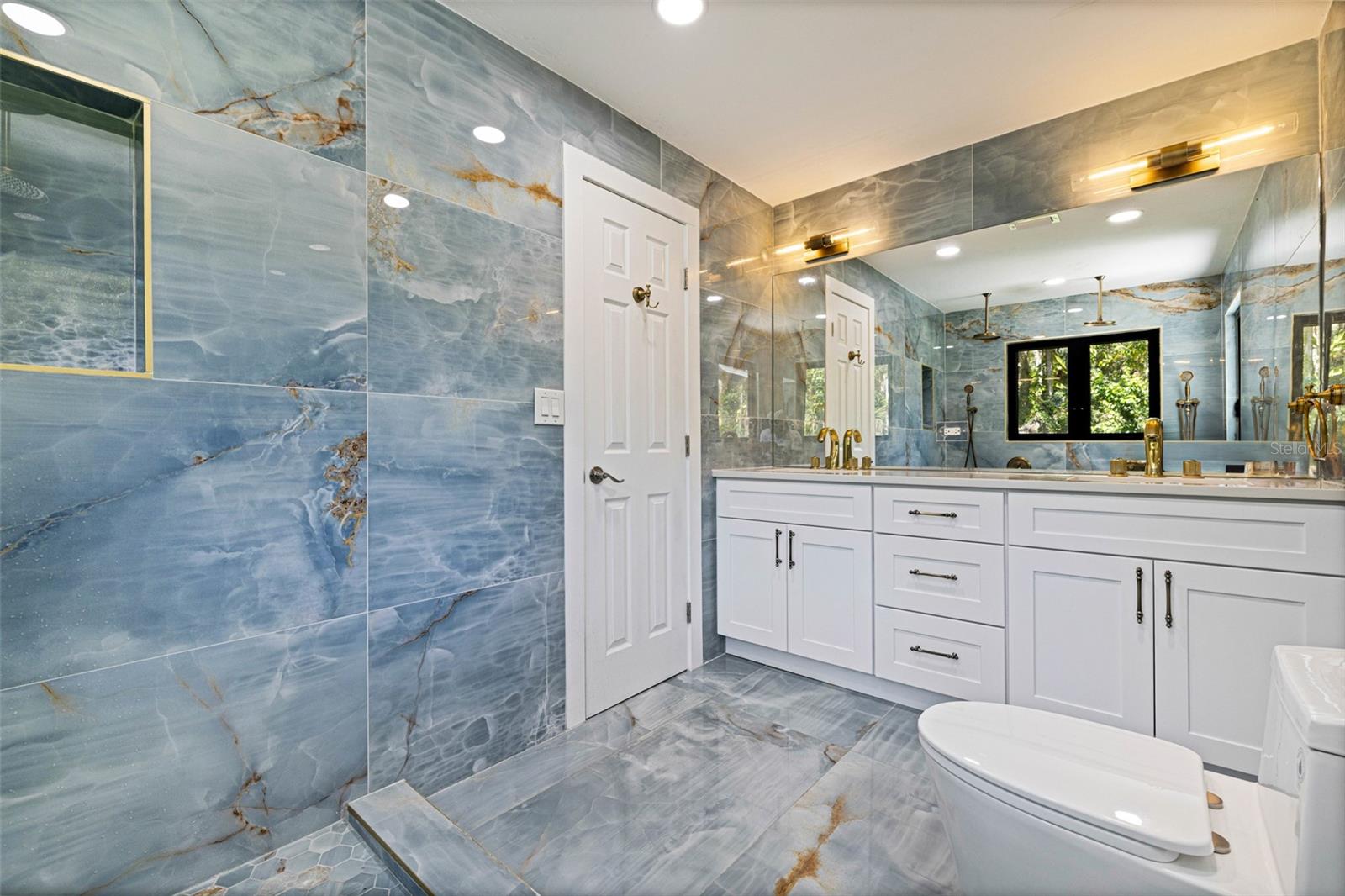 Image 41 of 83 For 19481-483 River Road