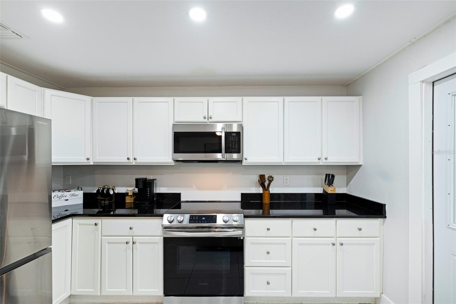 Image 55 of 83 For 19481-483 River Road