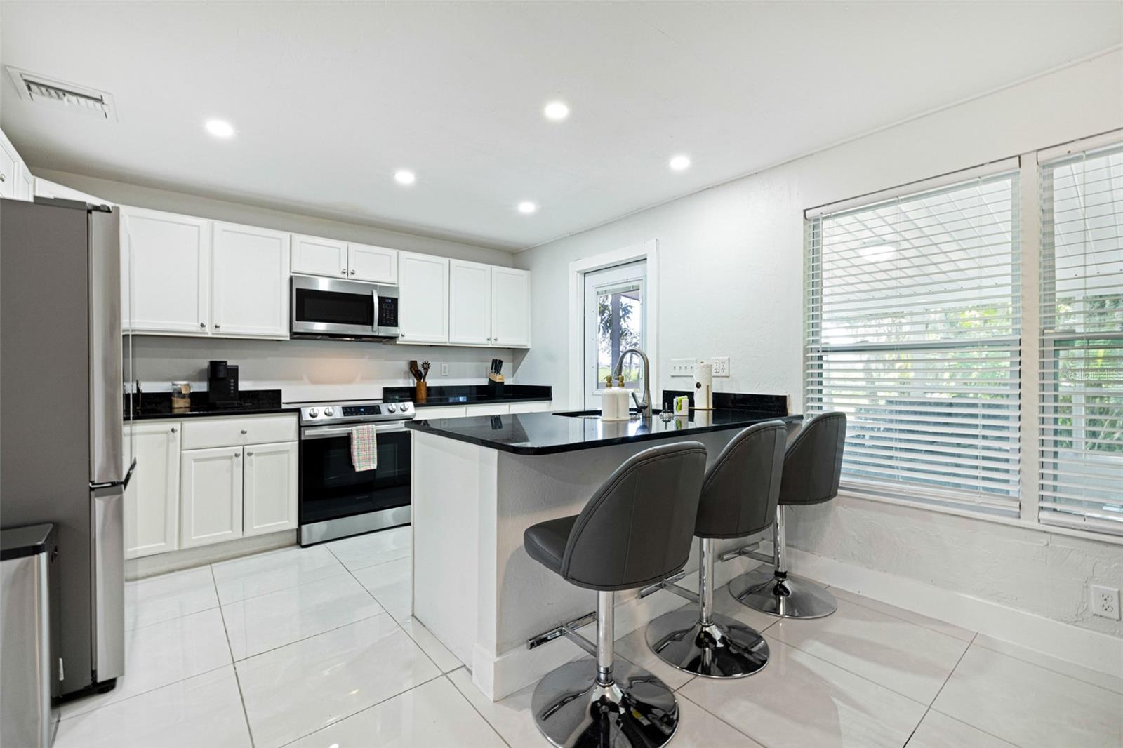 Image 58 of 83 For 19481-483 River Road