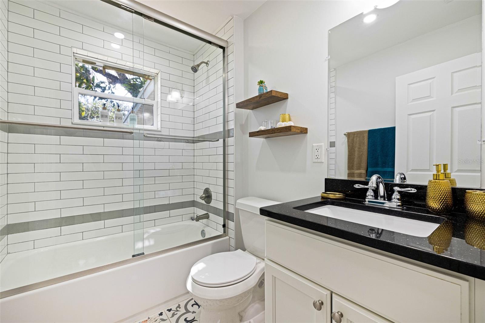 Image 68 of 83 For 19481-483 River Road