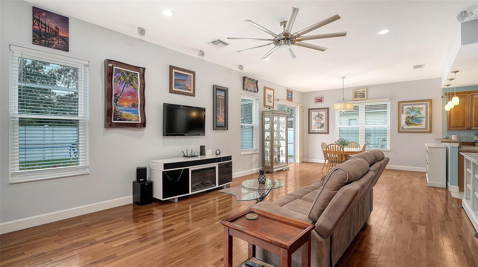 Image 10 of 58 For 6659 38th Lane E