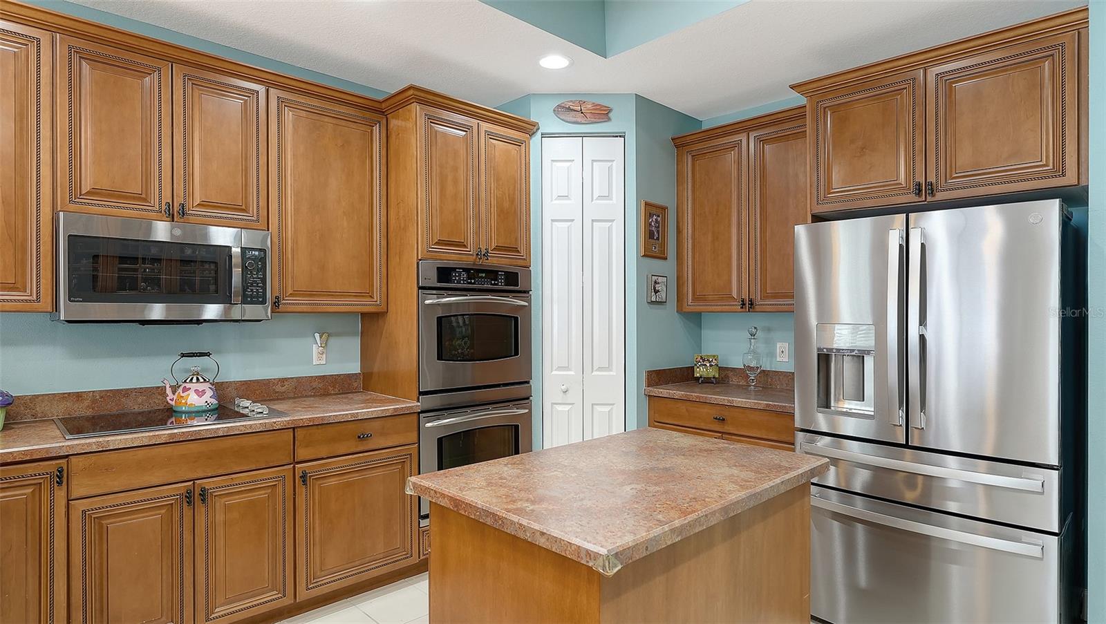 Image 16 of 58 For 6659 38th Lane E