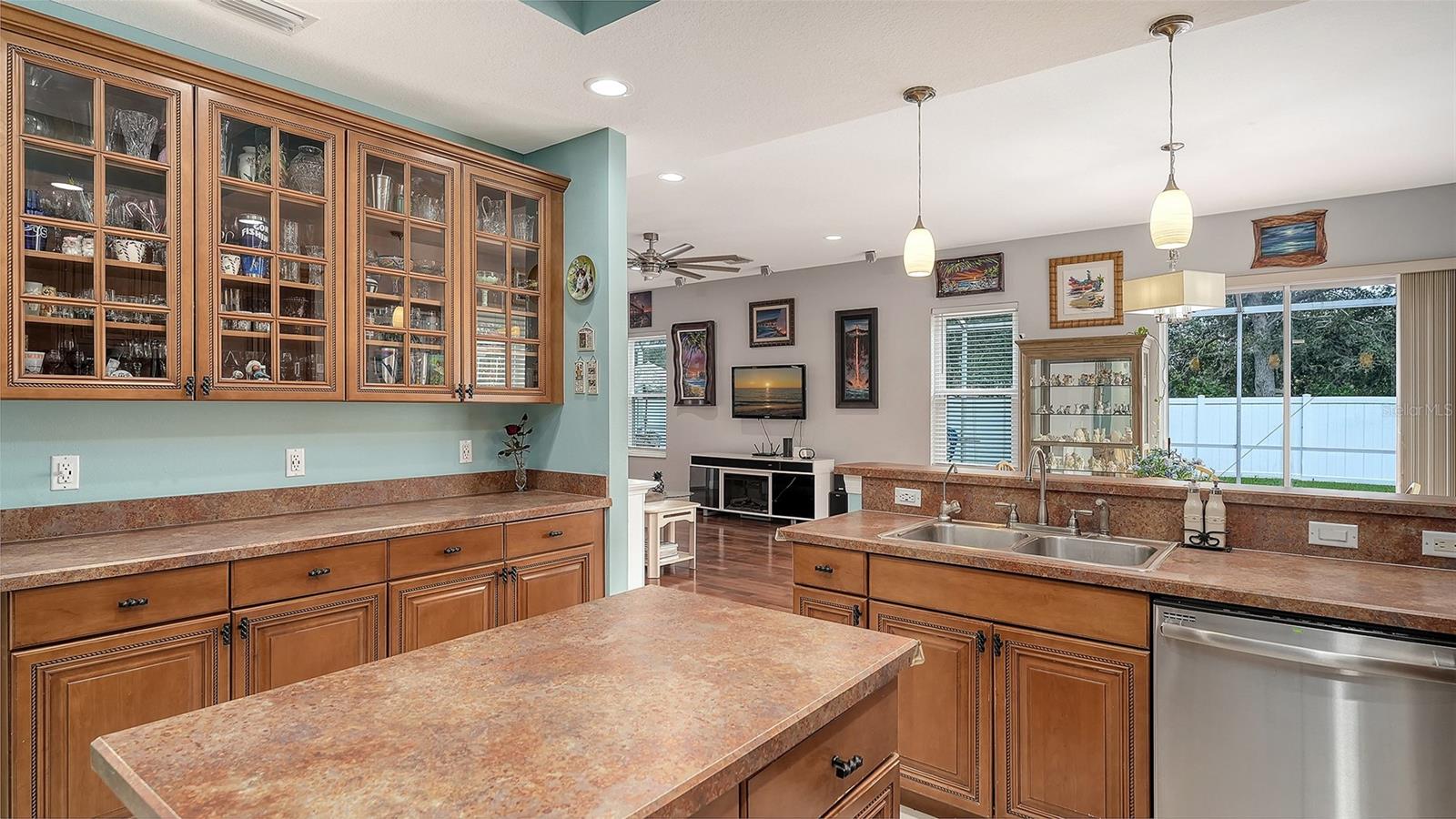 Image 18 of 58 For 6659 38th Lane E