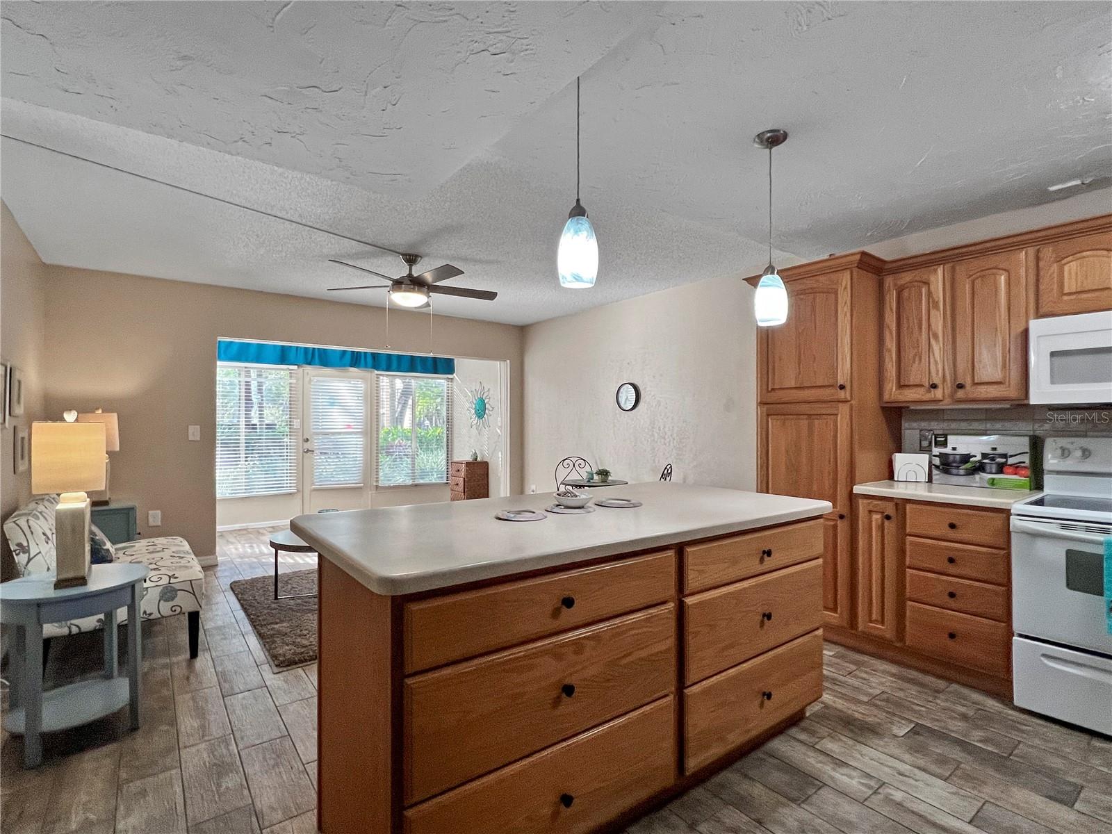 Image 10 of 50 For 515 30th Avenue W H111