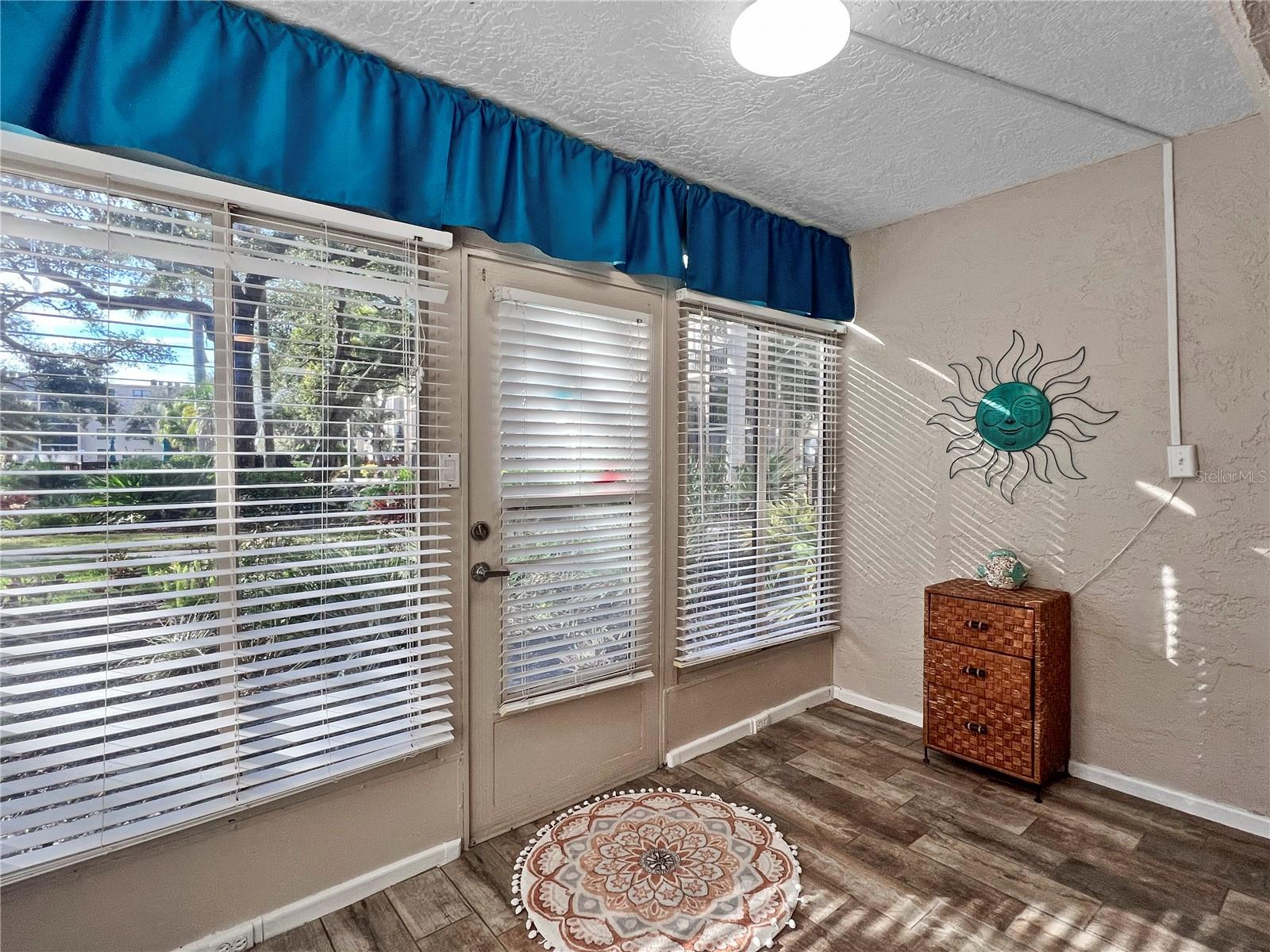 Image 21 of 50 For 515 30th Avenue W H111