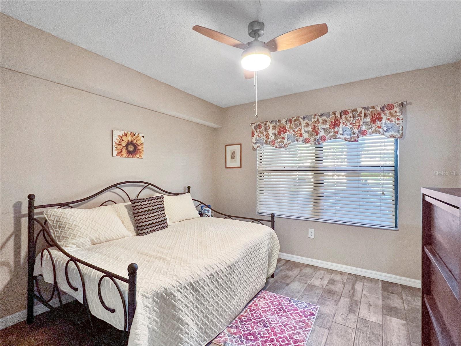 Image 29 of 50 For 515 30th Avenue W H111