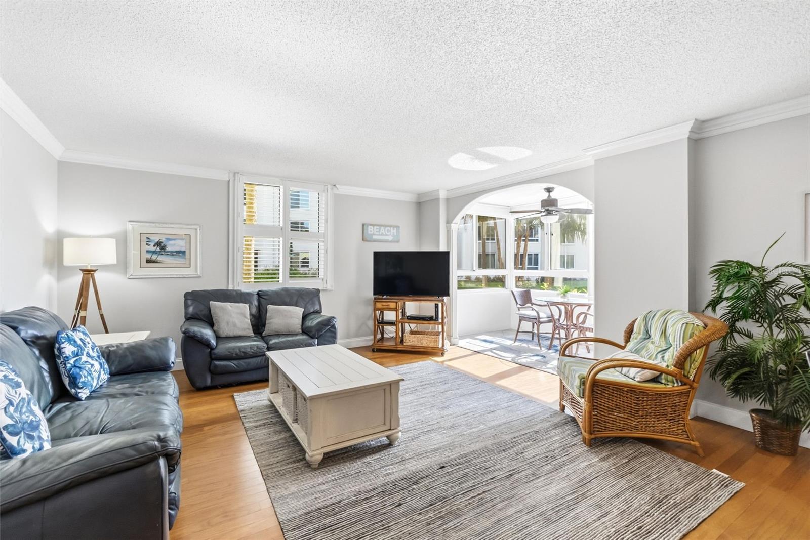 Image 10 of 48 For 5916 Midnight Pass Road W102