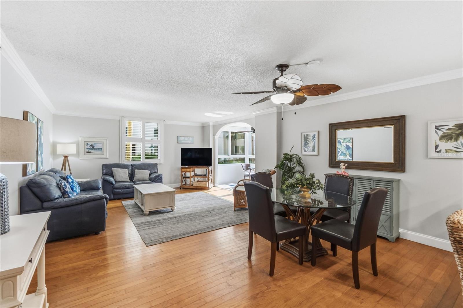 Image 12 of 48 For 5916 Midnight Pass Road W102