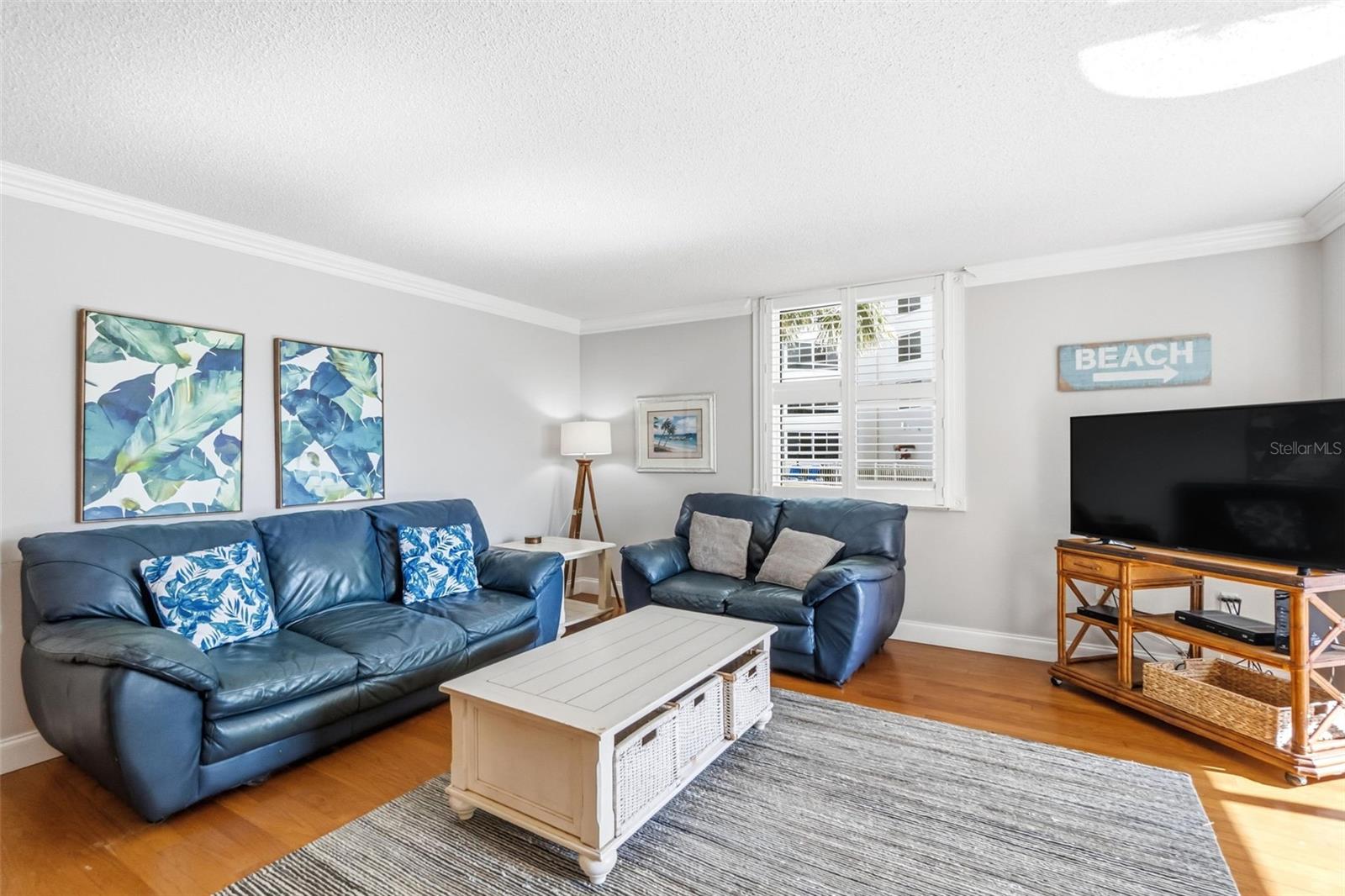 Image 13 of 48 For 5916 Midnight Pass Road W102