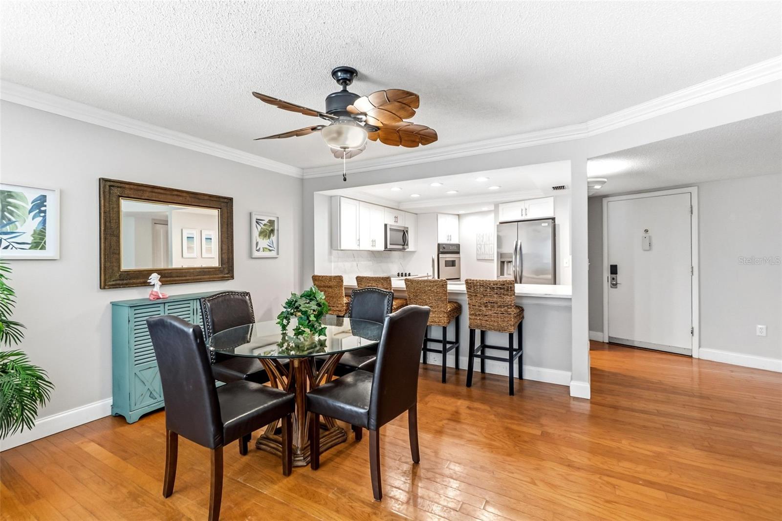 Image 16 of 48 For 5916 Midnight Pass Road W102