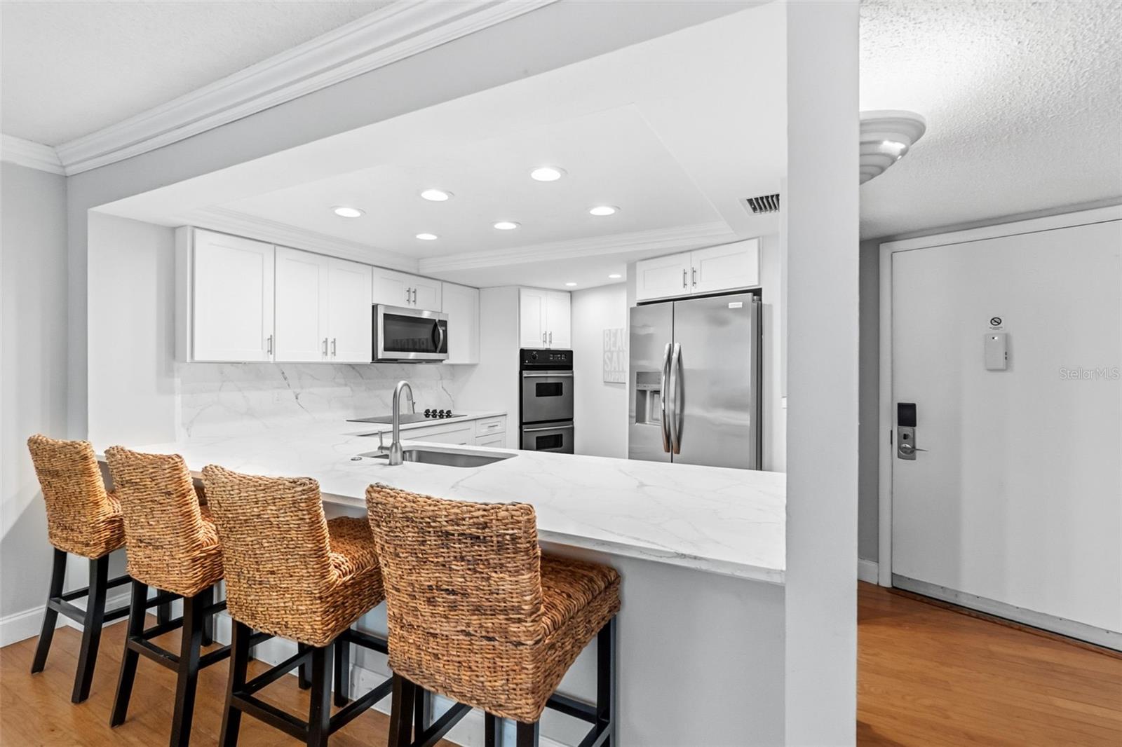 Image 18 of 48 For 5916 Midnight Pass Road W102