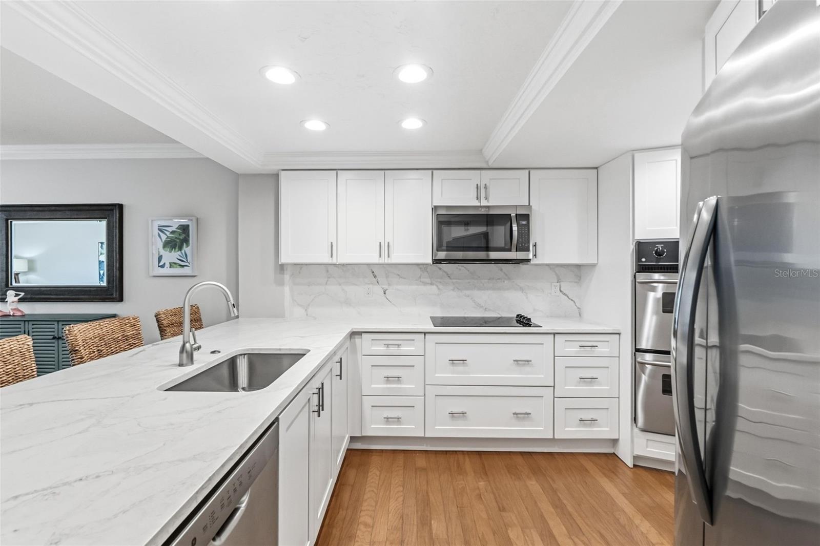 Image 19 of 48 For 5916 Midnight Pass Road W102