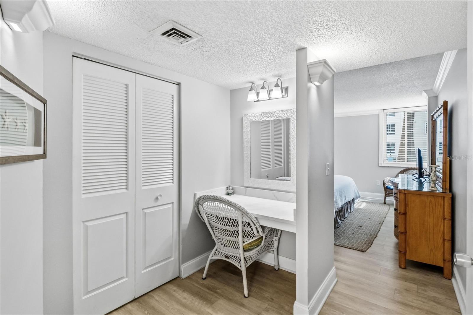 Image 26 of 48 For 5916 Midnight Pass Road W102