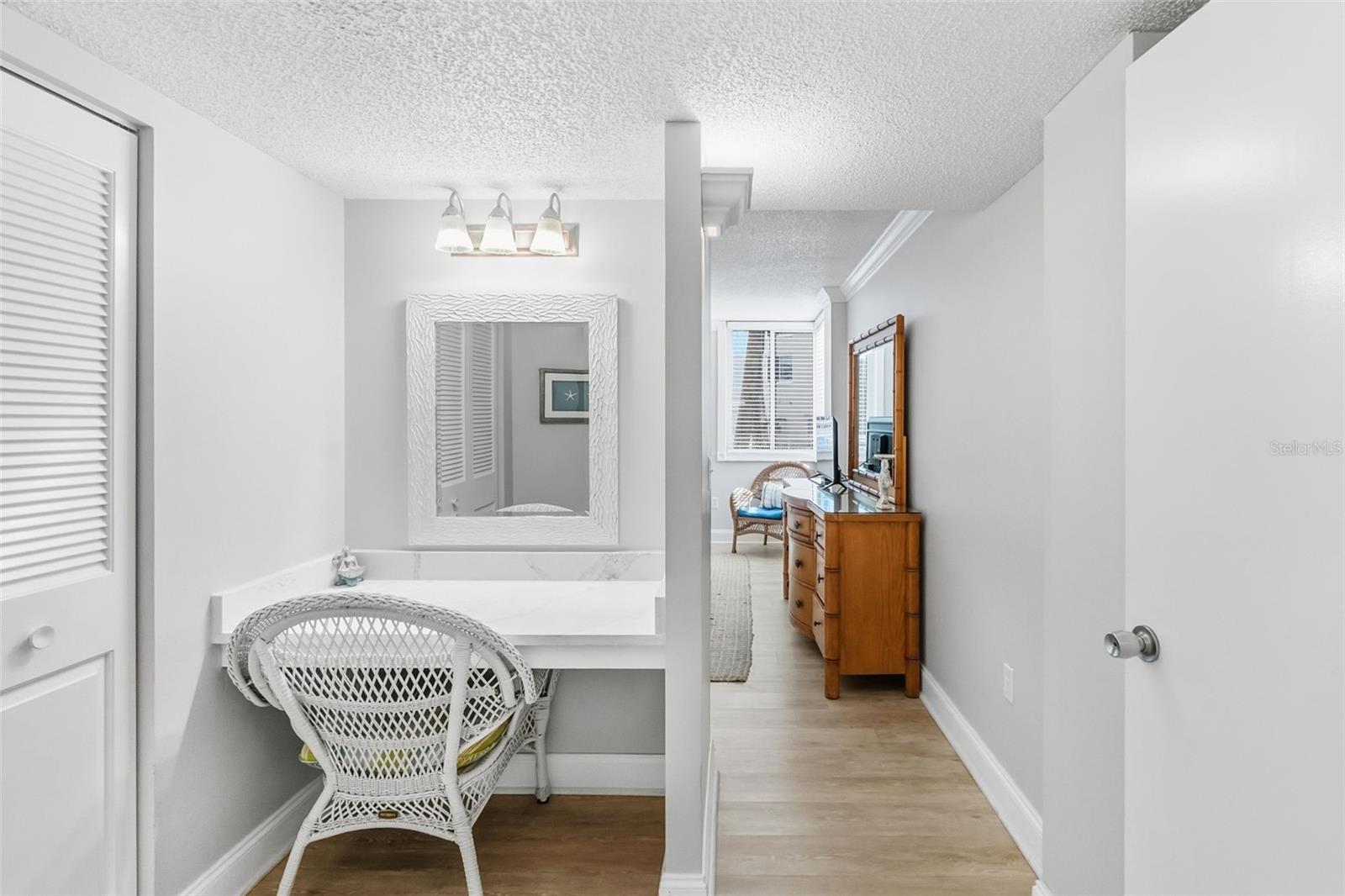 Image 27 of 48 For 5916 Midnight Pass Road W102