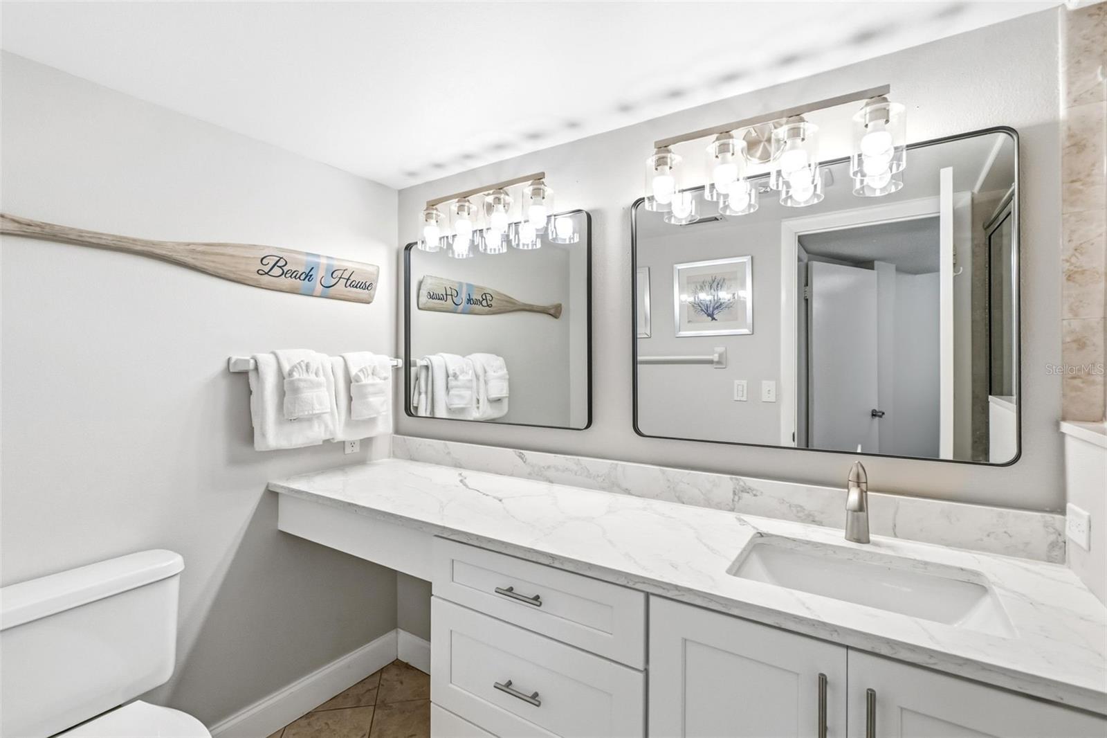 Image 28 of 48 For 5916 Midnight Pass Road W102