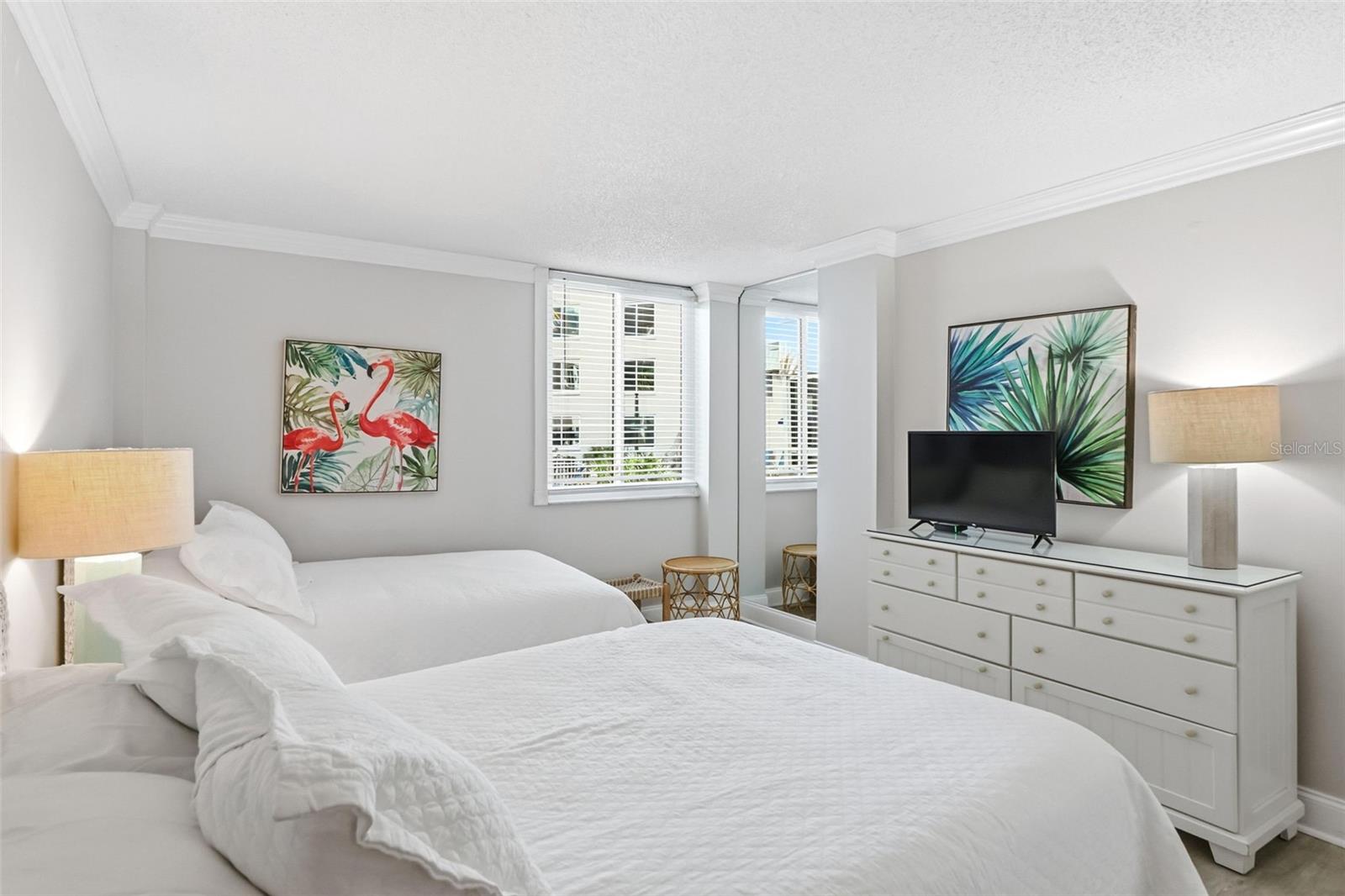 Image 31 of 48 For 5916 Midnight Pass Road W102