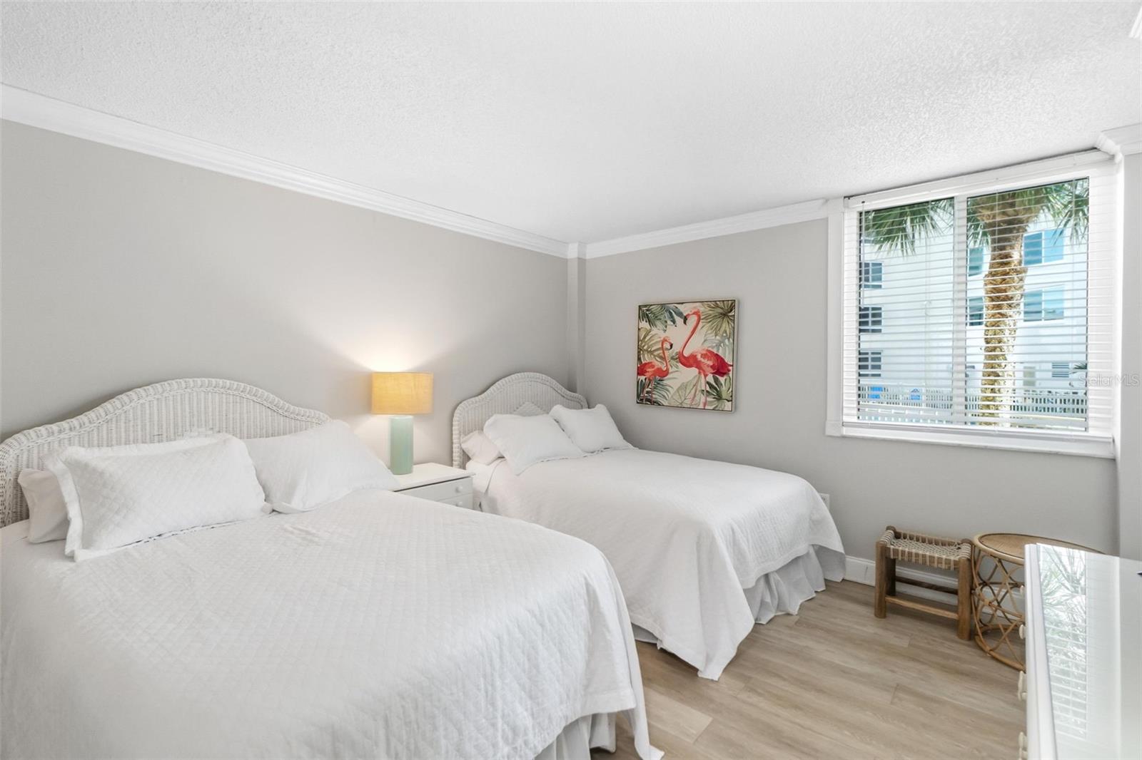 Image 32 of 48 For 5916 Midnight Pass Road W102