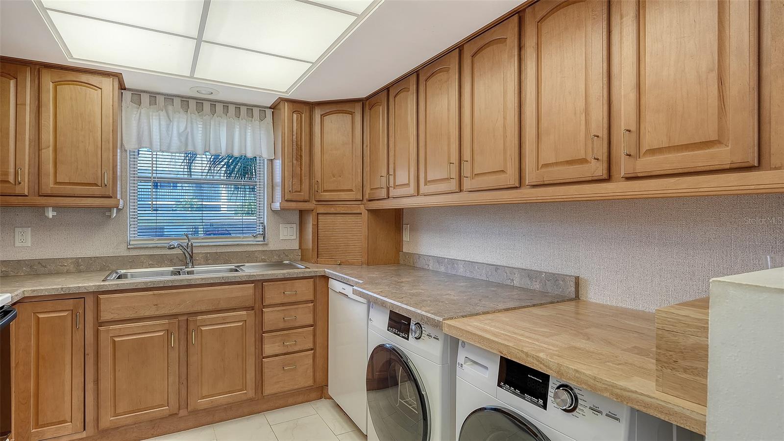 Image 21 of 72 For 4868 Independence Drive