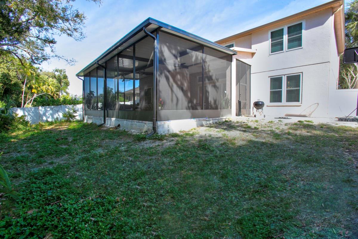 Image 10 of 36 For 208 36th Street Ne