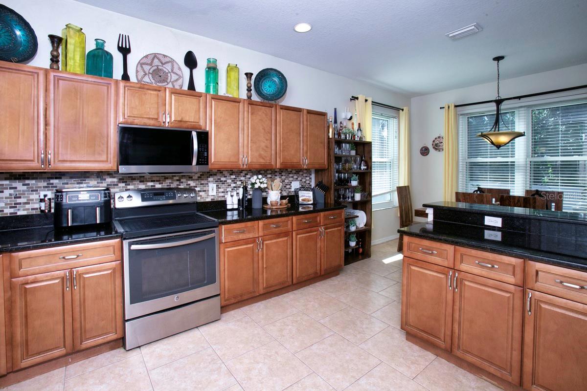 Image 11 of 36 For 208 36th Street Ne