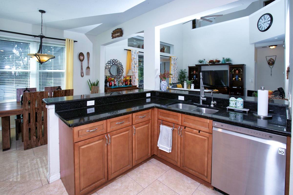 Image 12 of 36 For 208 36th Street Ne